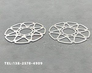 變形的鋁板如何快速調(diào)平呢？用什么機(jī)器呢？</a>