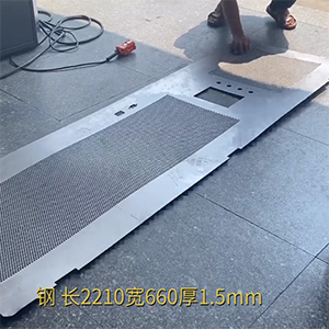 1.5mm厚機柜網(wǎng)板矯平機-高精密機箱機柜整平機-一次校平，沖孔網(wǎng)無反彈
